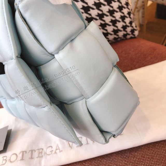 Bottega Veneta女包 寶緹嘉19新款 CASSETTE枕頭包 編織斜跨女包 原單胎牛皮 BV單肩女包 冰川藍  gxz1085